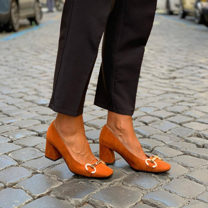 Meloraen | Elegant Pumps With Gold Detail
